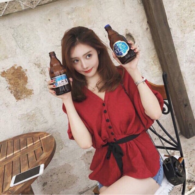 Áo đỏ thắt eo