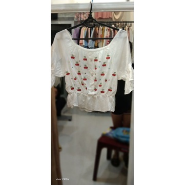Áo trái cherry thêu siêu xinh 🍒
