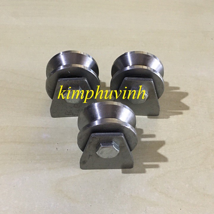 01 CÁI - 40mm BÁNH XE SẮT - BÁNH XE CỬA TRƯỢT - BÁNH XE RÃNH V