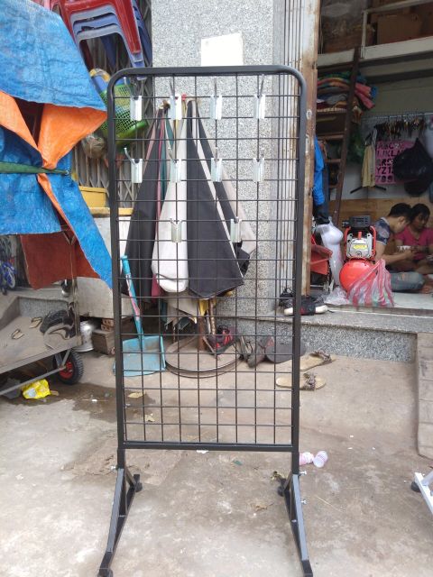 Khung lưới sắt có chân tặng 10 móc cài lưới 12cm