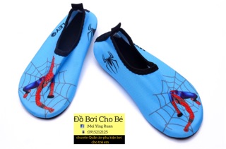 Giày đi biển cho bé