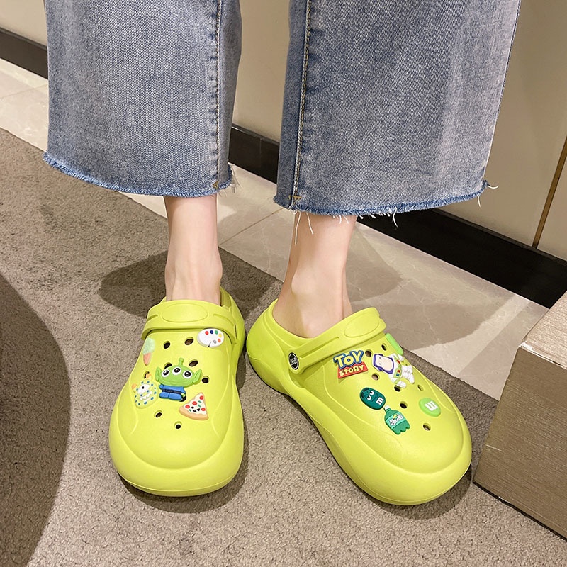Dép Cross nữ đế cao Fashion, dép sục nữ siêu nhẹ  chất EVA kèm Sticker ( hot trend 2022 )