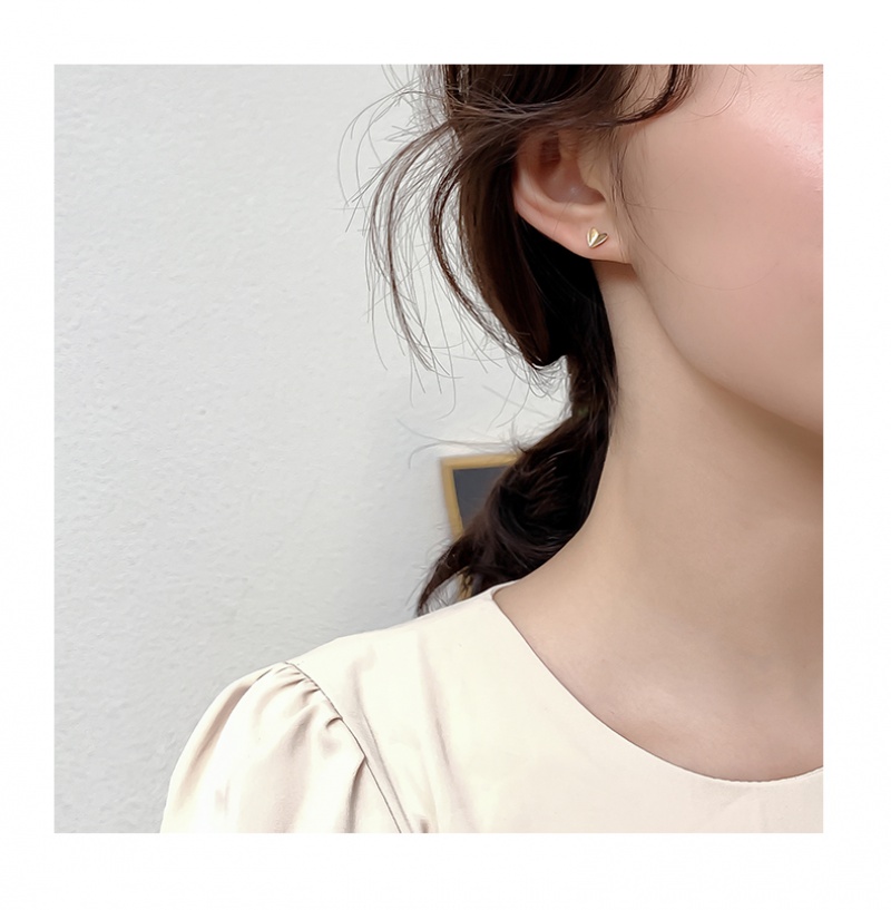 Khuyên tai nữ hình trái tim thời trang