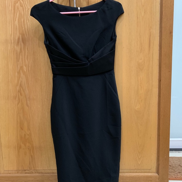 Đầm Elise đen, dài qua gối