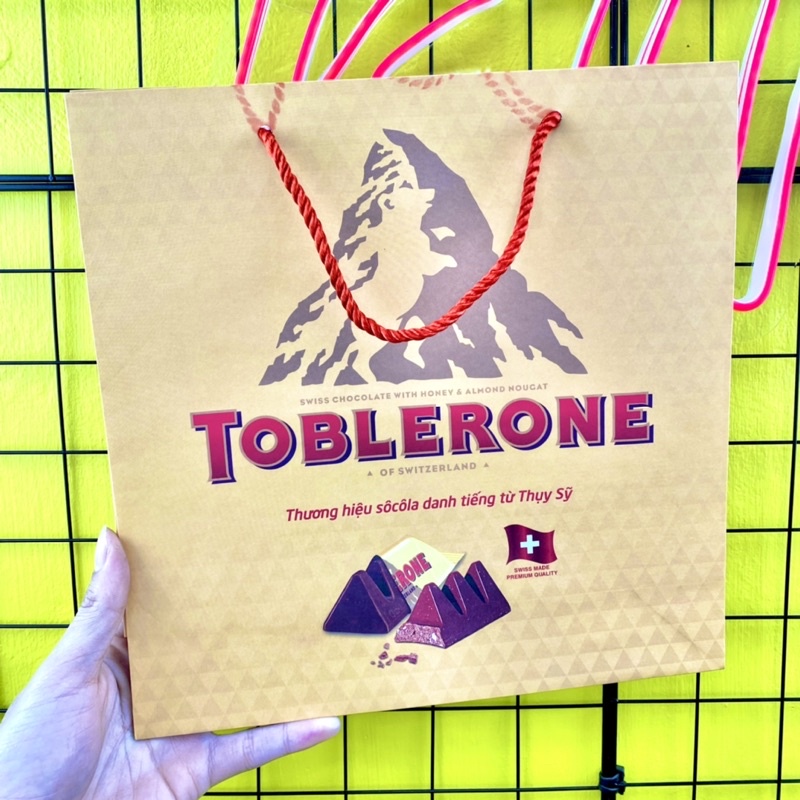 Socola sữa Toblerone hộp thiếc 200g