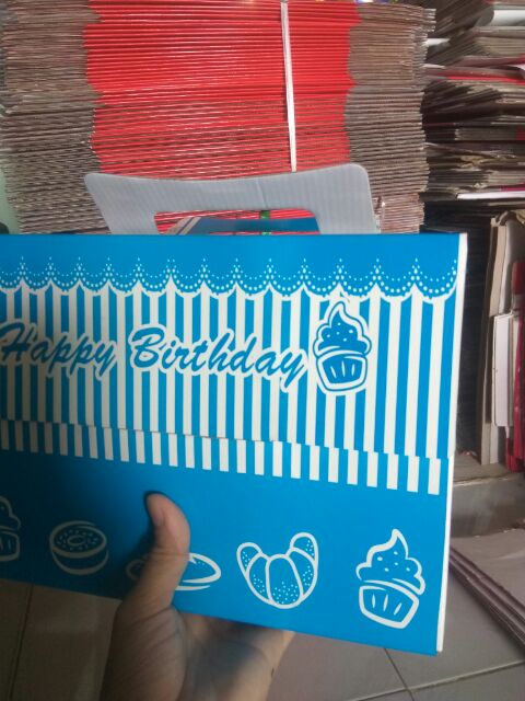 Hộp bánh kem size 28