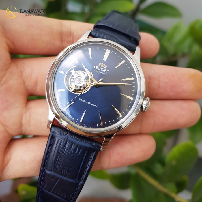 Đồng hồ nam Orient Bambino Open Heart RA-AG0005L10B tông màu xanh lam độc đáo với thiết kế hiện đại cao cấp