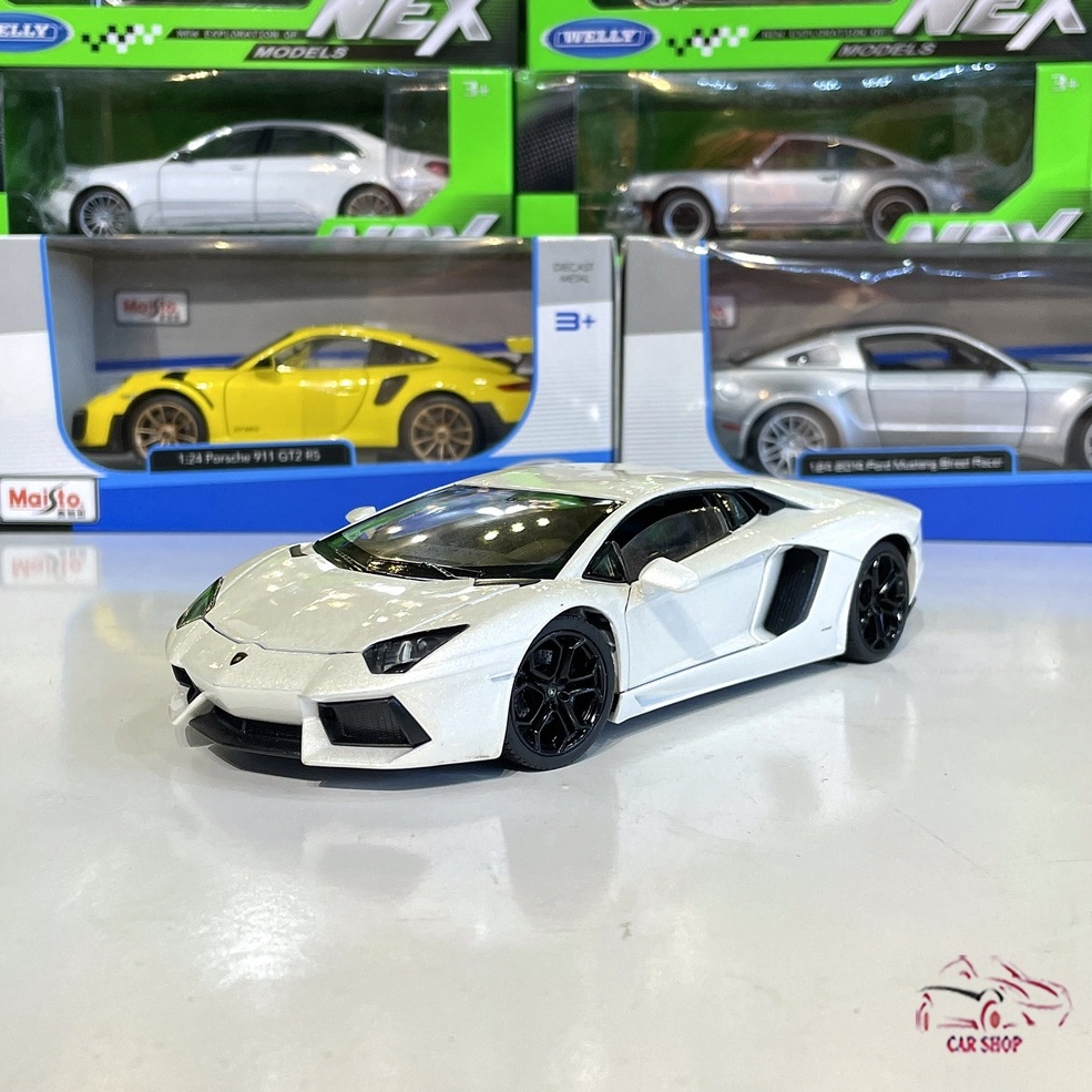 Mô hình xe hợp kim Lamborghini Aventador LP700-4 Welly tỉ lệ 1:24 màu trắng