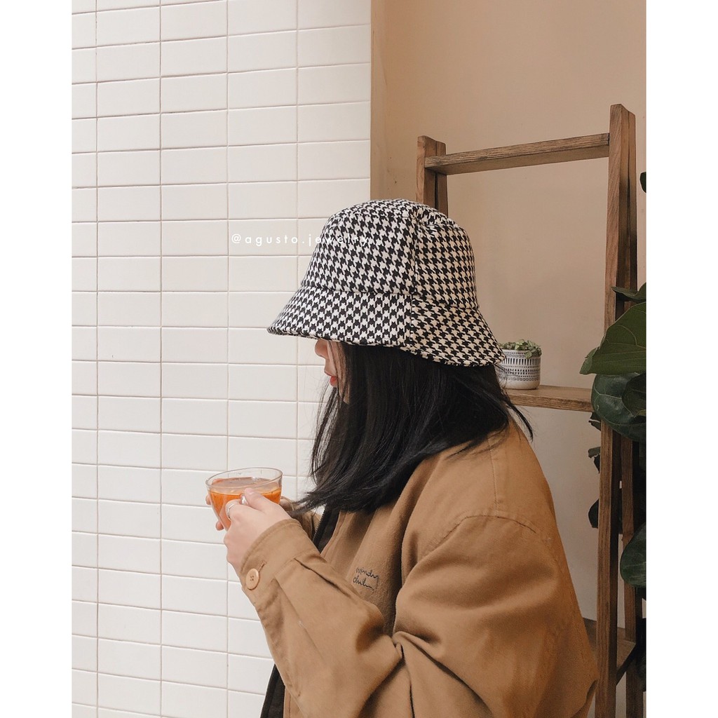 bucket hat họa tiết cánh gián