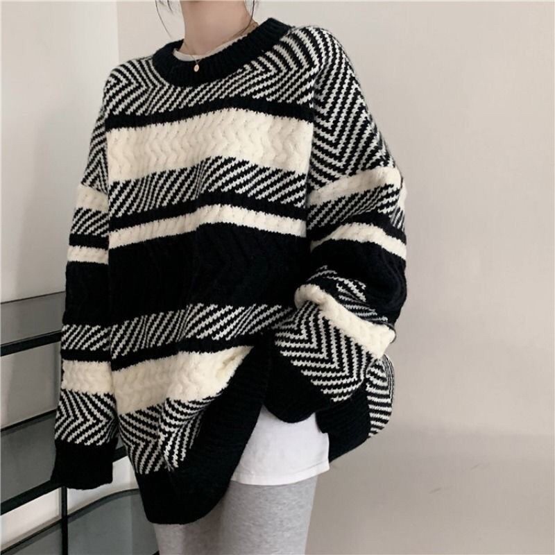 Áo len kẻ pha thổ cẩm đen trắng