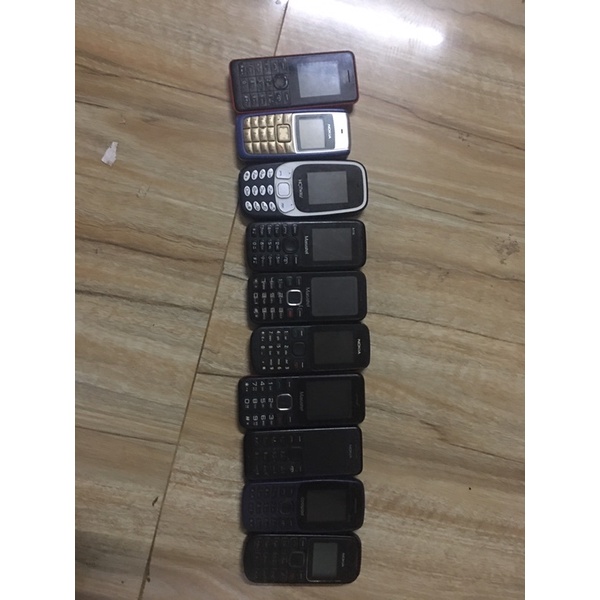 Điện thoại đen trắng nghe gọi , máy người già