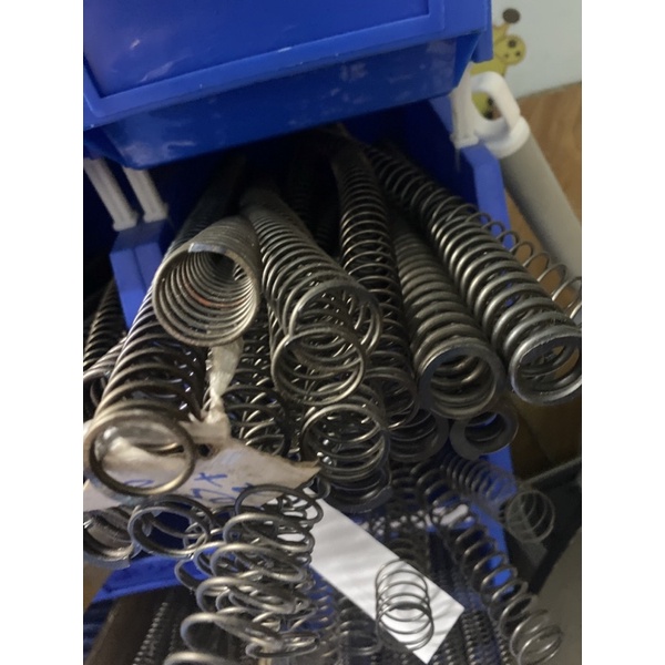 Lò xo nén phi 20mm dài 300mm