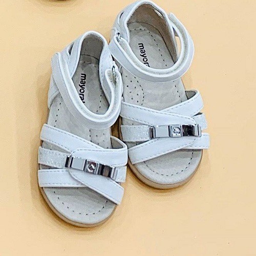 Giày sandals bé gái Mayoral màu trắng size 20