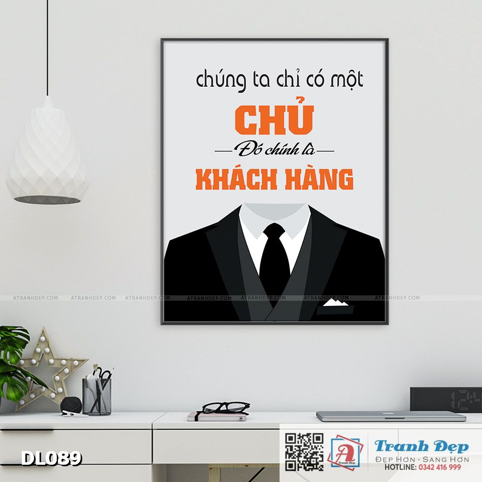 Tranh động lực trang trí văn phòng làm việc - Chúng ta chỉ có một chủ đó chính là khách hàng - DL089