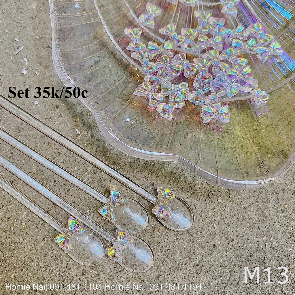 Charm nơ Nhựa M13