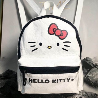 Balo Zara xuất hoạ tiết Mèo Hello Kitty