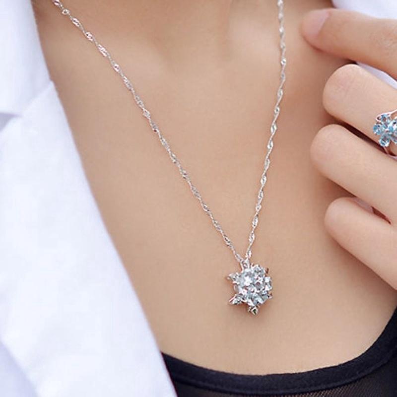 Vòng cổ mạ bạc mặt hoa tuyết đính đá Zircon thời trang