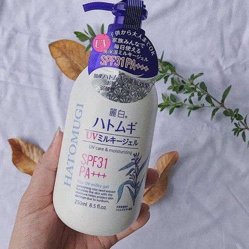 [Tặng kèm bông tắm] Sữa dưỡng thể chống nắng Hatomugi SPF31 PA+++ 250ml