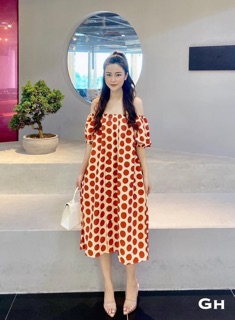 Váy chấm bi suông trễ vai
