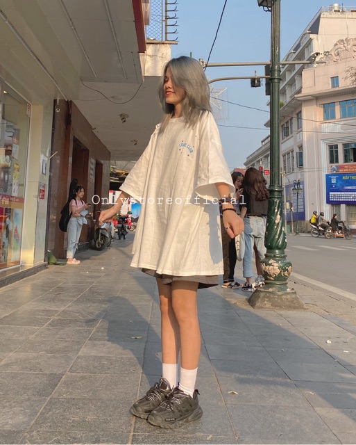 Tee “love club” trắng oversize