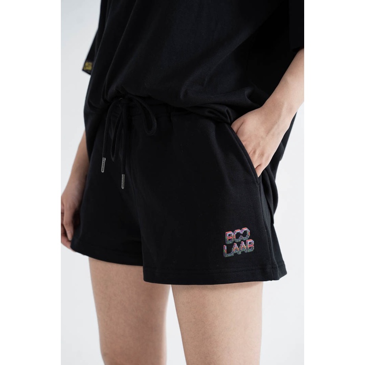 Quần Short BOO Nữ Dáng Rộng Đính Patch Logo BOOLAAB