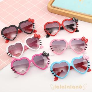 Kính mát hình trái tim chống tia UV cho trẻ em
