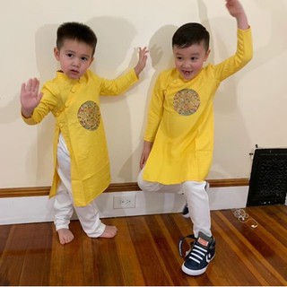 Áo dài vàng thêu thổ cẩm