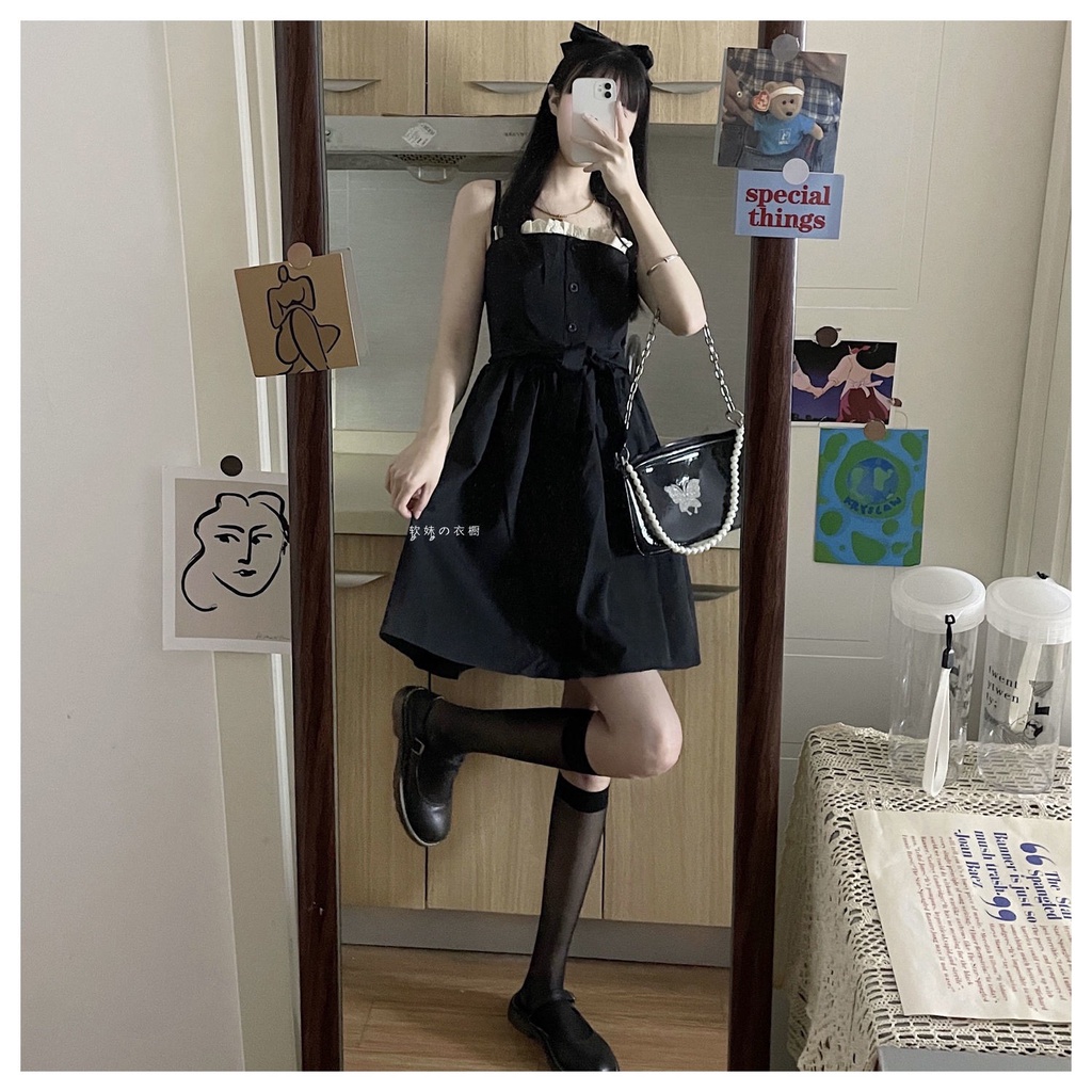Cô gái cổ điển Pháp Mori váy dây treo ôm eo khoe dáng thon gọn, khí chất mới năm 2021, cô gái mặc váy đen nhỏ nhắn | BigBuy360 - bigbuy360.vn