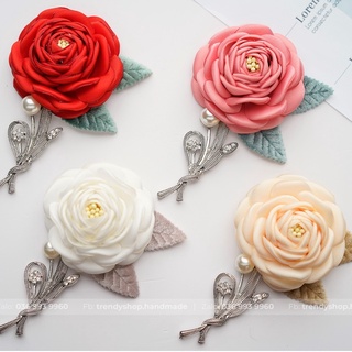 Hoa Cài Áo - Tag hoa trà cài áo mix lá nhung cành đá trai - Hoa vải cài áo handmade