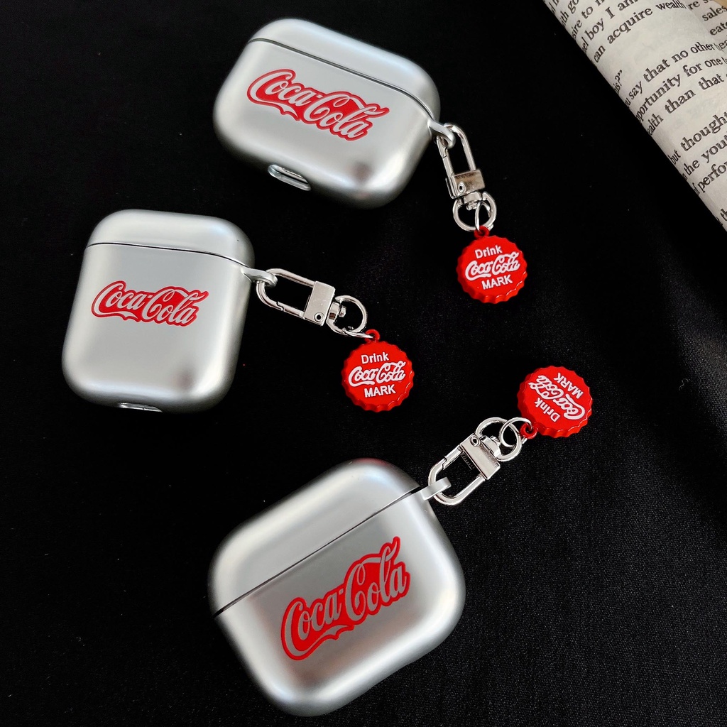 Vỏ Bảo Vệ Hộp Sạc Tai Nghe Airpods3 / Pro / 2 Bằng Bạc Họa Tiết Coca Cola Màu Đỏ Độc Đáo Kèm Móc Tre