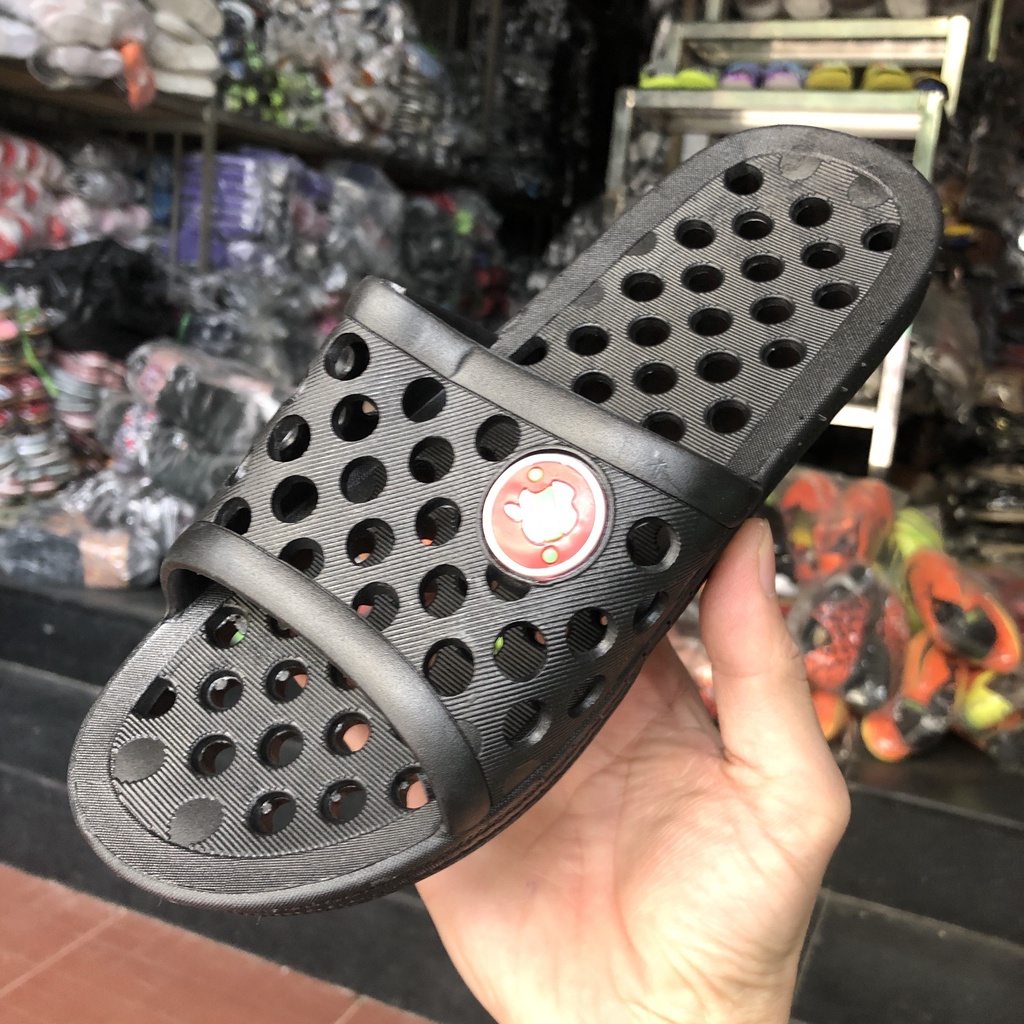 Dép nhựa đi trong nhà tắm nam nữ, hình táo có lỗ massage chân giá rẻ Á050