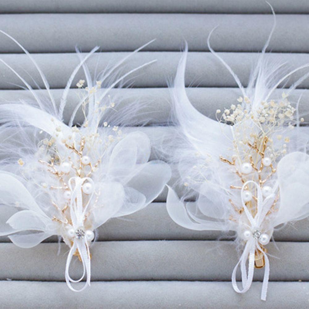 Cài tóc hình hoa xinh xắn cho cô dâu