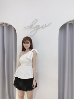 Áo lệch nơ vai xoè