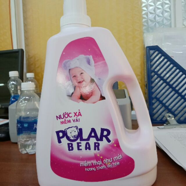 Nước xả vải Polar Bear chai 2,96L.mở
