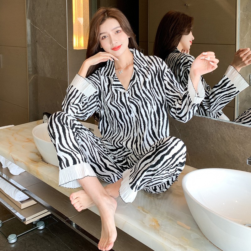 Pijama- Đồ Bộ Ngủ Áo Quần Dài Vải Lụa Họa Tiết Vằn Đen Trắng DDP05