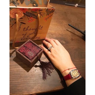 Chỉ đỏ kim v.àng - thỉnh tại chùa TraiMit Thái Lan