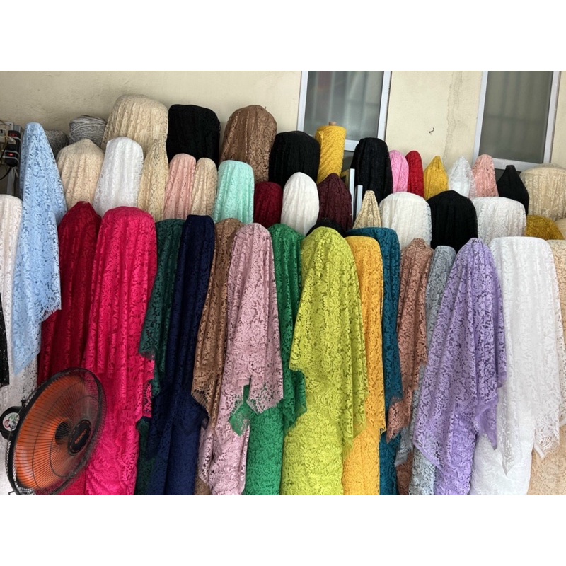 Vải ren khoang 1,5x1,5m màu cốm