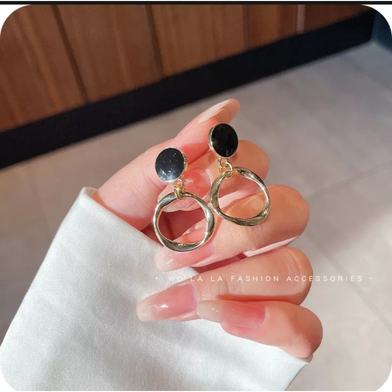 Bông tai khoen tròn mặt đá đen sang trọng phong cách Hàn Quốc, Nhật Bản Filibra - BT012