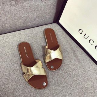 Dép quai chéo đế bệt