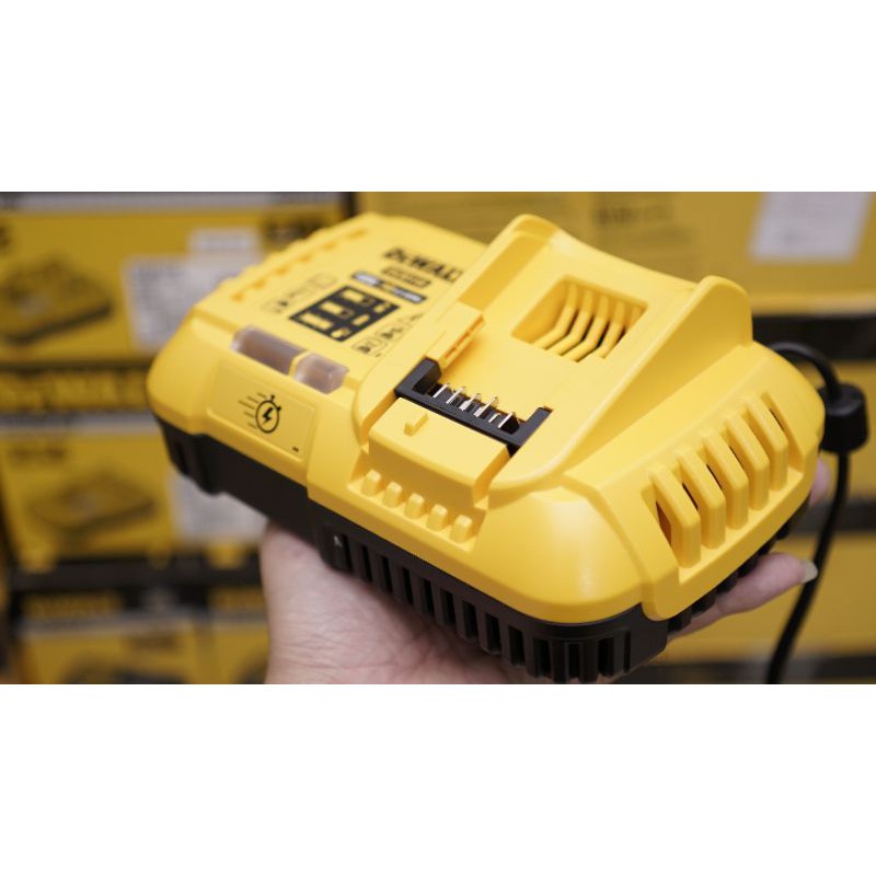 DMTT Sạc Nhanh Dewalt DCB 118-KR, 220V, Bảo Hành Chính Hãng 12 Tháng