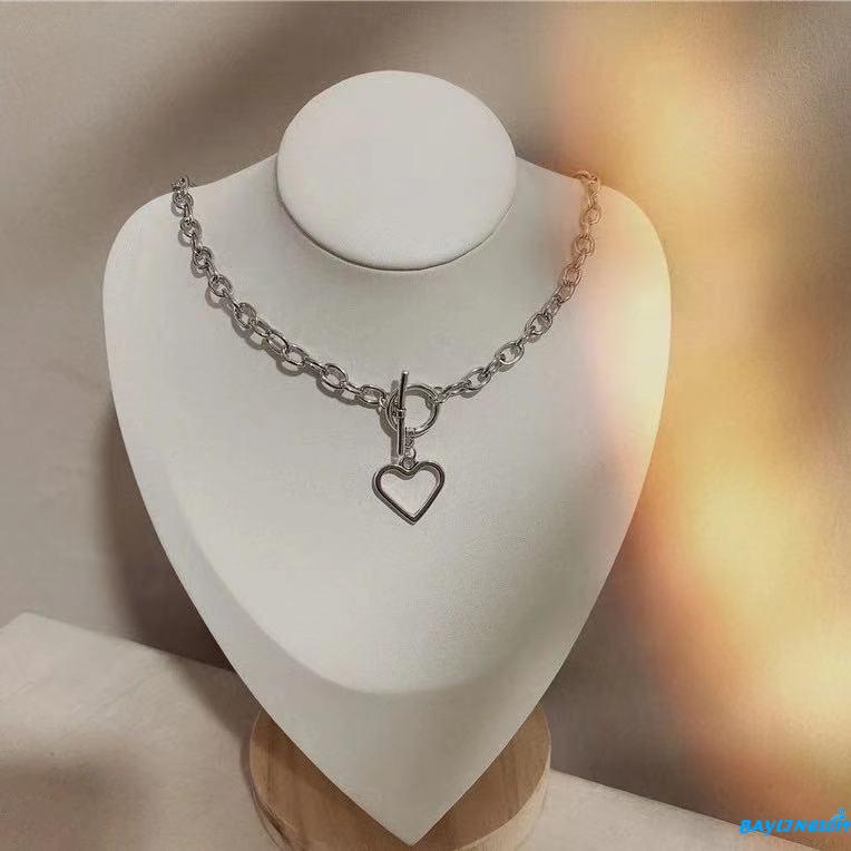 Dây chuyền có mặt hình trái tim rỗng màu sắc đơn giản dành cho nữ