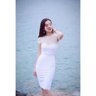 Đầm body phối ren y hình