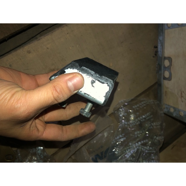 chân máy sau 1 tấn 130/490