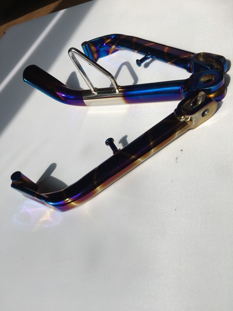 Chân chống mạ xi titan chắc khoẻ dùng mọi loại xe