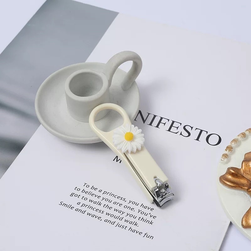 Bấm Móng Tay Kiểu Dáng Dễ Thương Ngộ Nghĩnh