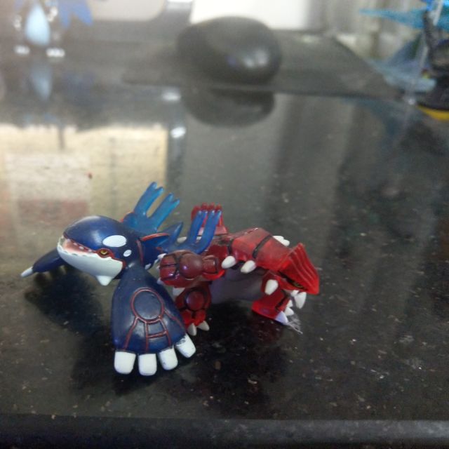 Mô hình pokemon_Tomy Clear Groudon and Kyogre.