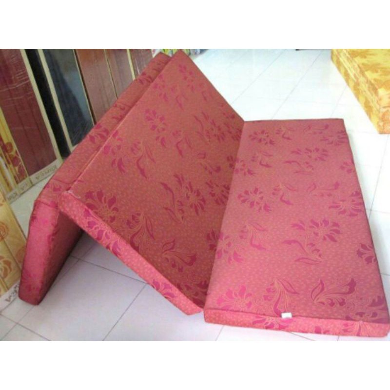 Vỏ đệm  gấm re mỏng bọc đệm gấp 3 tấm .Thời gian sử dụng lâu mọi người len thay áo cho sạch sẽ