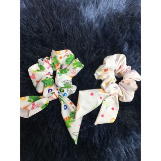 cột tóc scrunchies có dây nơ dài