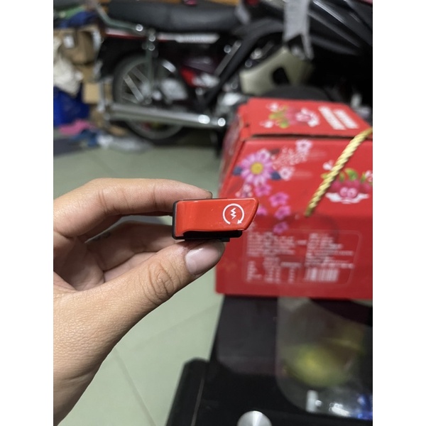 Nút công tắc đề đỏ Honda