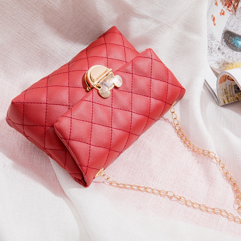 Túi Đeo Chéo Hình Vuông Nhỏ Có Khóa Hình Chuột Đính Đá Phối Dây Xích Đeo Một Bên Vai Đơn Giản Phong Cách Hàn Quốc Cho Nữ